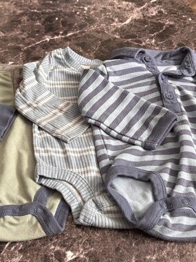 Baby Striped Long-Sleeve One-Piece Bodysuit - Gray/Light Blue